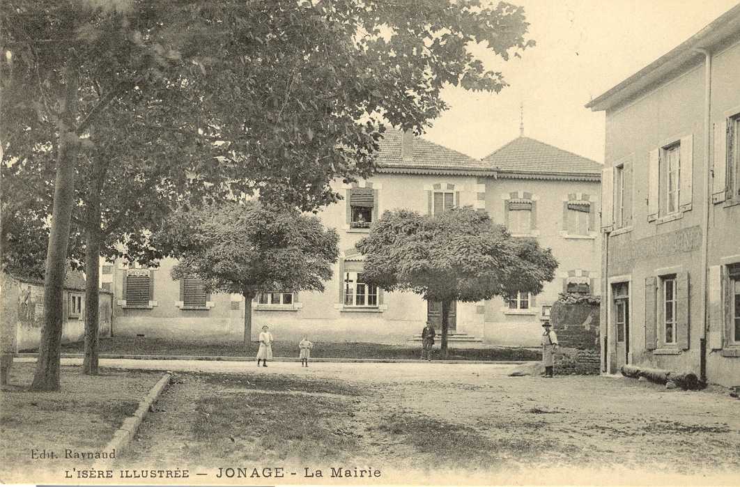 Jonage - La Mairie et la Boulangerie